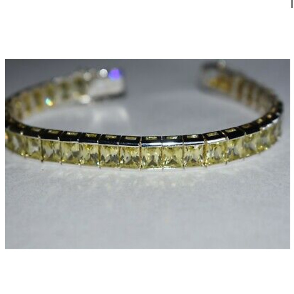 Green bracelet